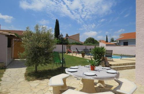 Saint-Hippolyte Villa | Villa familiale piscine privée 6 personnes Proche plage 6PC7