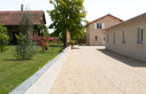 Saint-Maurice-de-Gourdans Villa | Villa Avec 5 Chambres et 5 Salles de Bains Complètes, Proche Cnpe Bugey