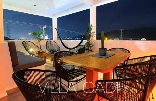 Bajio Villa | VILLA GADI - Roof Garden - Pizza Oven - Tiny Pool