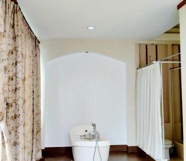 Sukaraja House | Villa Gathering Yuni Syahla