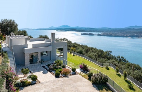 Pirgi Villa | Villa Gemini Angelo by Villa Plus