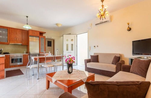 Gerani Villa | Villa Georgia - Three Bedroom Villa, Sleeps 6