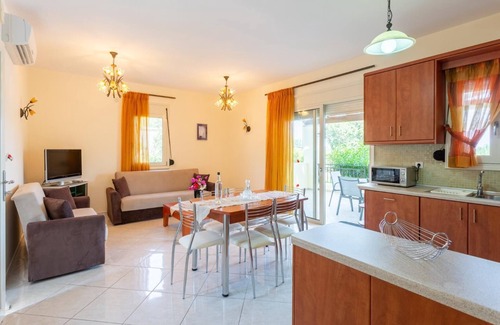 Gerani Villa | Villa Georgia - Three Bedroom Villa, Sleeps 6