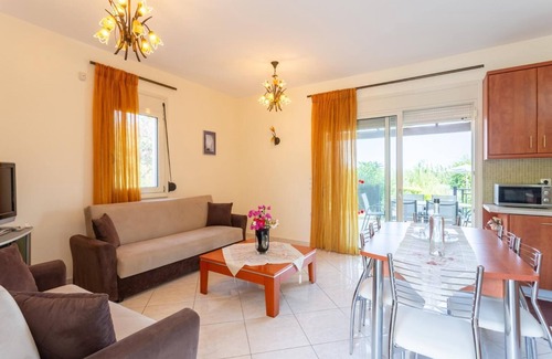 Gerani Villa | Villa Georgia - Three Bedroom Villa, Sleeps 6