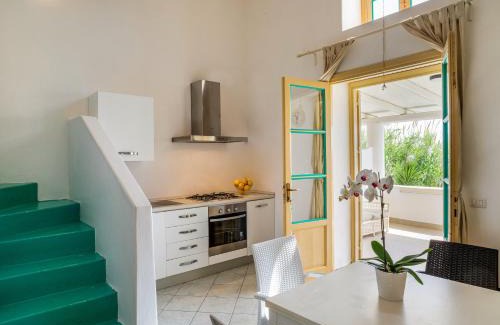 San Vincenzo House | Villa Ginestra sulla spiaggia di Stromboli