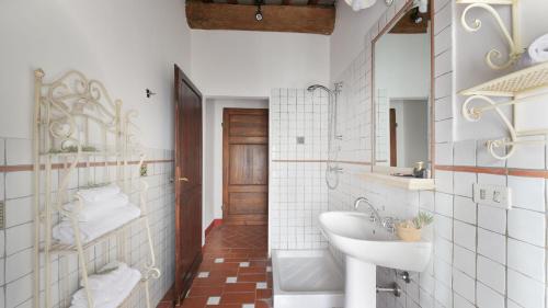 Toiano Villa | VILLA GINESTRAIO 14, Emma Villas