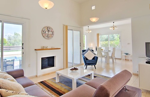 Polis Cottage | Villa Golden Coast 10 - a villa that sleeps 6 guests in 3 bedrooms