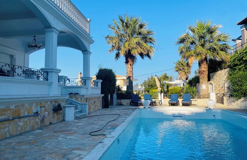 Rafina-Pikermi House | Villa Erato Elegant family villa in the suburbs of Athens. A home away from home