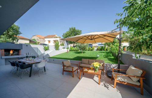 Tribunj Villa | Villa Gray