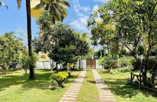 Kamburugamuwa Villa | Villa Green Space