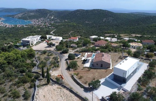 Vinisce Villa | Villa Grey with Heated Pool