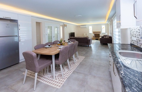 Dalyan City Center Villa | Villa Hanimeli 6 bedrooms all en suite with private pool & garden
