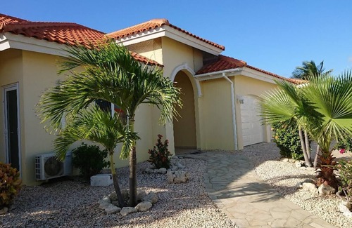 Esmeralda Villa | Villa Heaven On Earth breathtaking view private pool clean 4 br +studio optional