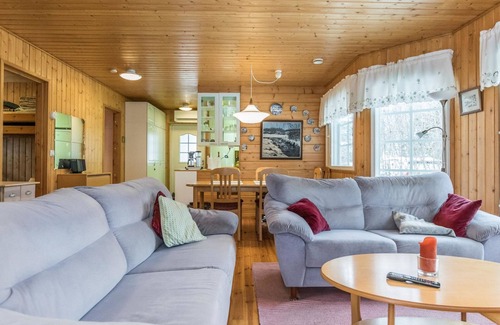 Joutsa House | Villa Heikinniemi by Interhome