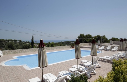 Defensola Villa | Villa Hibiscus - Panoramic studio for 2 people in villa with swimming pool