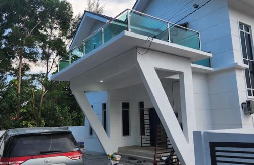 Kawasan Perindustrian Chendering Villa | Villa homestay ADIANA with Pool Pantai Pandak Chendering Kuala Terengganu