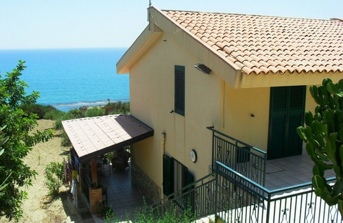 Sicily South Coast Villa | Villa il Carrubo 100 meters from a unique and unspoiled sea