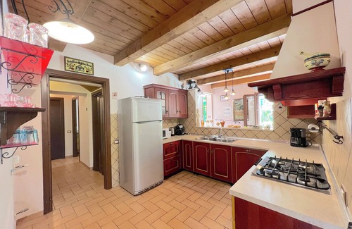 Monte San Giusto Villa | Villa Il Noceto, Private Big Pool, for 17 People, 5 Rooms, Near Sea, Wi-Fi free,