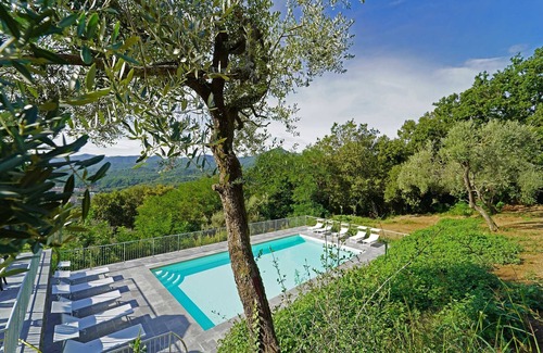 Pontremoli Villa | VILLA ILENIA 24pax, Restaurant, Large Pool, Free WI-FI, near to Cinque Terre