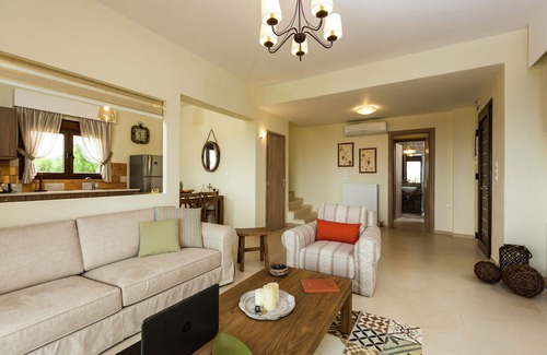 Skouloufia Villa | Villa in Arkadi with Private Pool & Sea Nearby