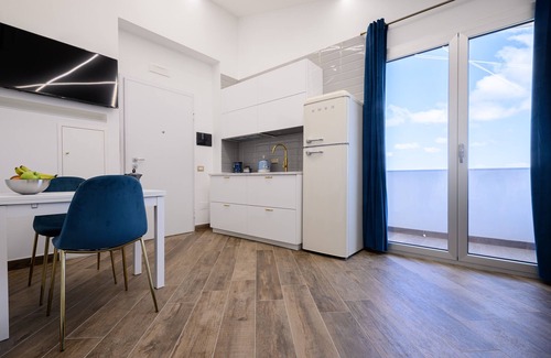 Quarto Apartment | Villa In Bed Blue Suite Balcony