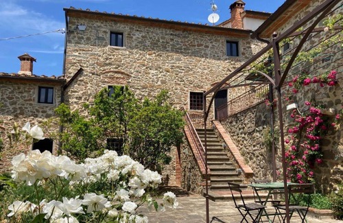 Giugnano Villa | Villa in Case Di Monte with 8 bedrooms sleeps 16