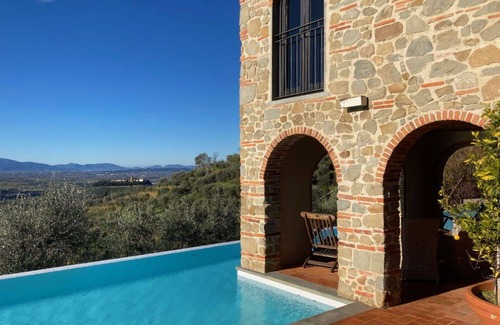 Giugnano Villa | Villa in Case Di Monte with 8 bedrooms sleeps 16
