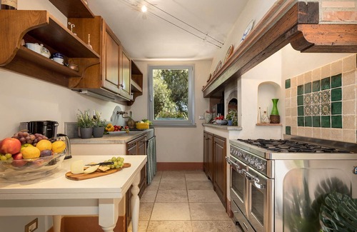Montespertoli Villa | Villa in Chianti with private pool, walking to a restaurant Electric car charger