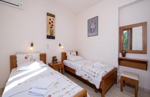 Asteri House | Villa in Crete near Beach & Olive Trees