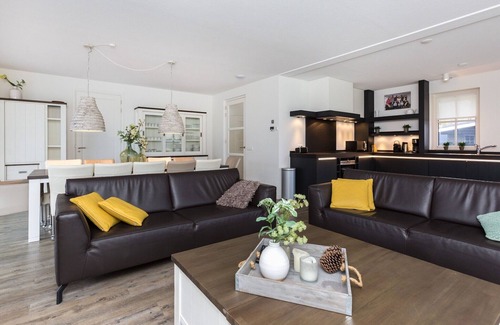 Delfstrahuizen Villa | Villa in Friesland with Sauna and Whirlpool