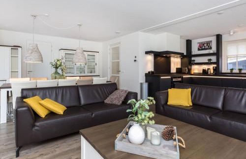 Delfstrahuizen Villa | Villa in Friesland with Sauna and Whirlpool
