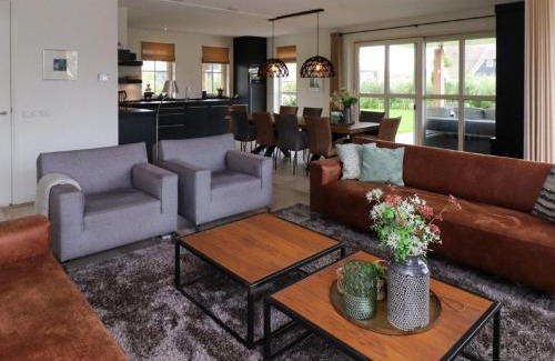 Delfstrahuizen Villa | Villa in Friesland with Sauna and Jetty