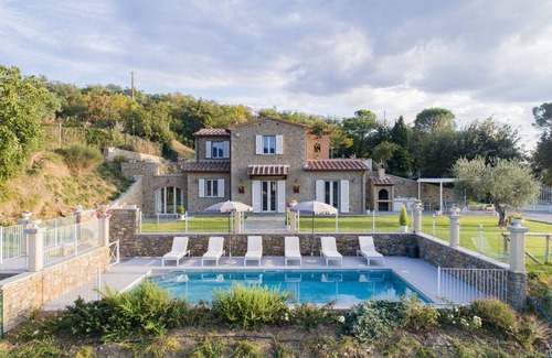 Cortona Villa | Villa in Il Castagno with 3 bedrooms sleeps 8