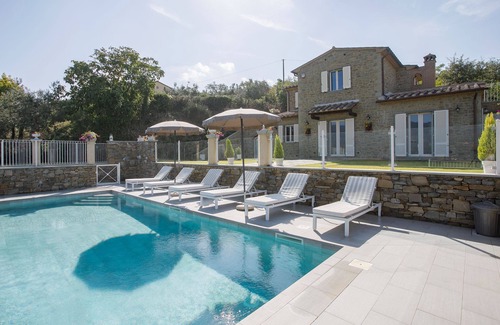 Cortona Villa | Villa in Il Castagno with 3 bedrooms sleeps 8