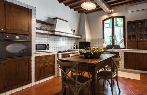 Vinci Villa | Villa in La Chiesa Collegozzi with 8 bedrooms sleeps 16