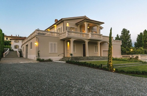 Vinci Villa | Villa in La Chiesa Collegozzi with 8 bedrooms sleeps 16