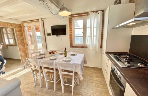 Pomarance Villa | Villa in the sun with 3 apartments for groups of families and friends