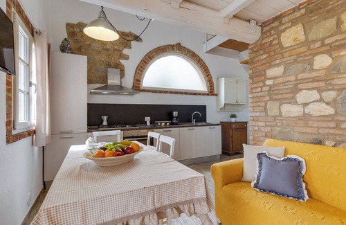 Pomarance Villa | Villa in the sun with 3 apartments for groups of families and friends