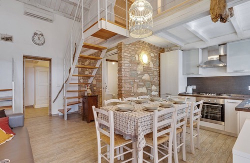 Pomarance Villa | Villa in the sun with 3 apartments for groups of families and friends