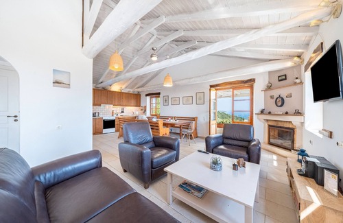 Antipaxos Villa | Villa 'Iremia Antipaxos' with Sea View, Wi-Fi and Air Conditioning