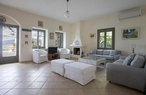 Kilada Villa | Villa Iris - Luxury traditional beachfront villa with swimming pool