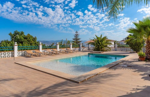 Alhaurin de la Torre Villa | 'Villa Isabella' with Mountain Views, Wi-Fi and Air Conditioning