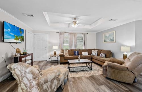 Saint James City House | Villa Island Retreat, Country house overlooking 13 acres and a small lake