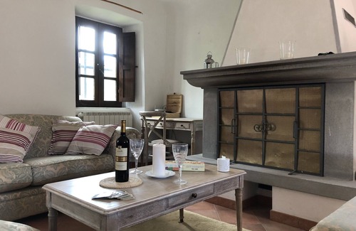Gragnola Villa | VILLA ISOTTA 10 Pax Country House with pool, WiFi, BBQ, near Cinque Terre