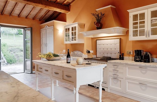 Montelaguardia Villa | Villa in San Giovanni Del Pantano with 7 bedrooms sleeps 14