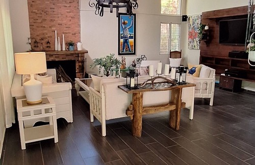 Constanza Cabin | Villa Janet: Un Hogar Familiar Único y Acogedor.