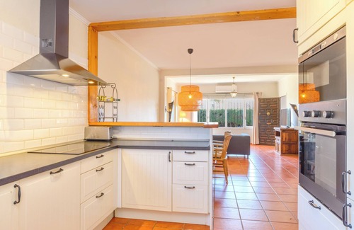 Puerto de la Duquesa Villa | Villa 'Jardin Tropical' with Private Pool, Garden A/C & Wi-Fi