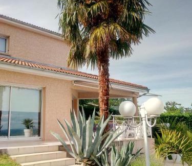 Cournon-dʼAuvergne House | villa josepha