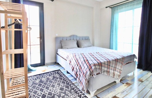 Cesme Villa | Villa Joven; Ödüllü Bir Sitede Havuzlu 4+1 Villa