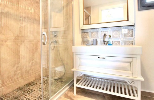 Cesme Villa | Villa Joven; Ödüllü Bir Sitede Havuzlu 4+1 Villa